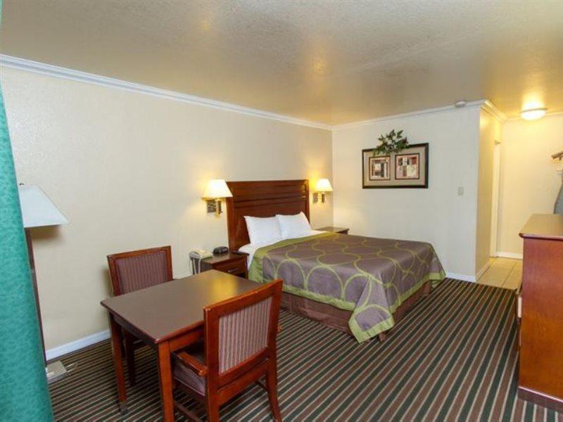 Surestay By Best Western Fresno Central Exterior foto