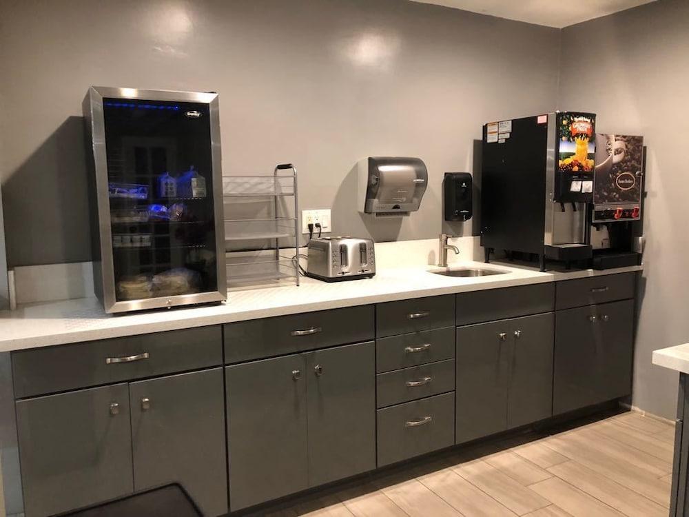 Surestay By Best Western Fresno Central Exterior foto
