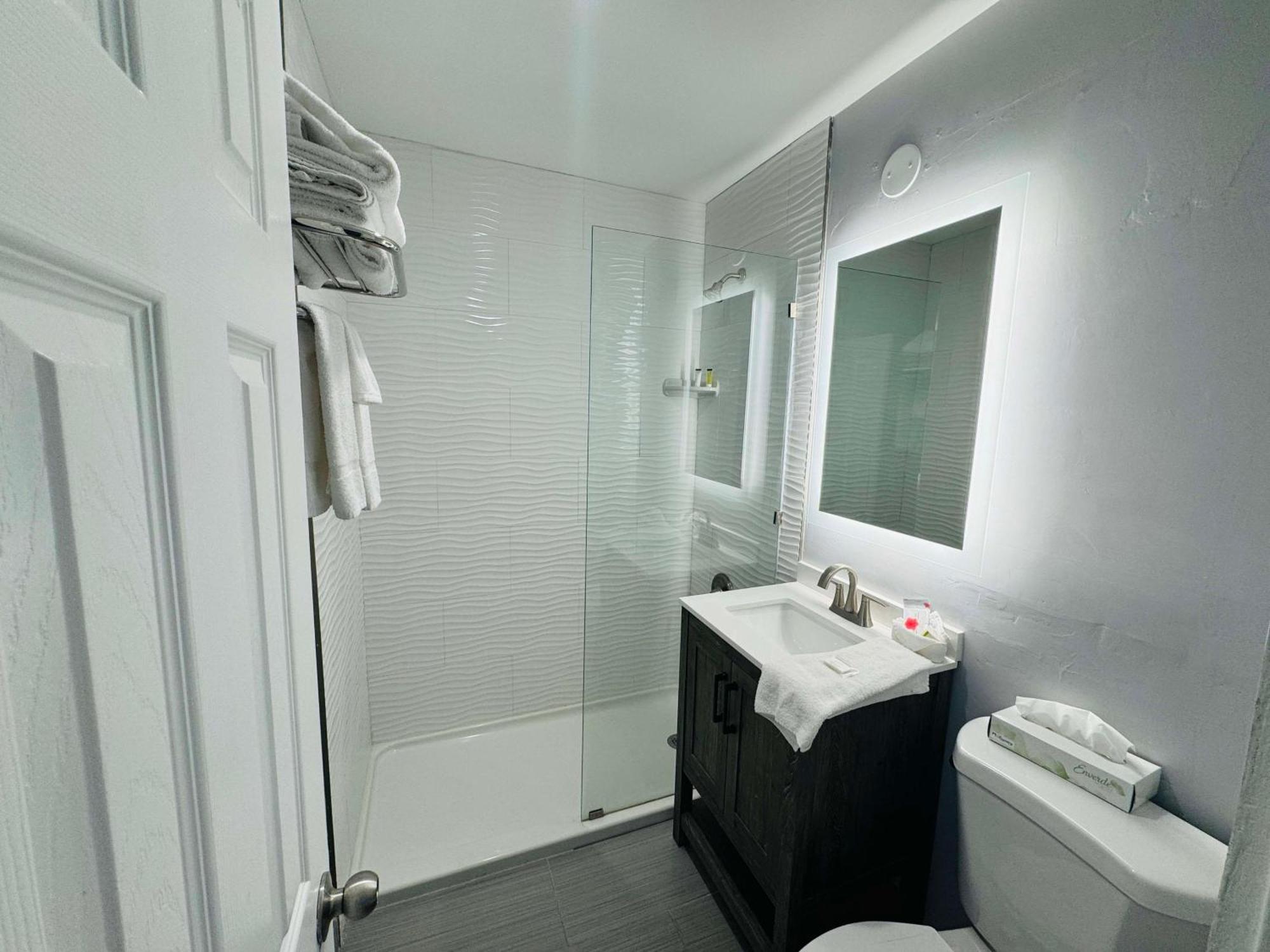 Surestay By Best Western Fresno Central Exterior foto