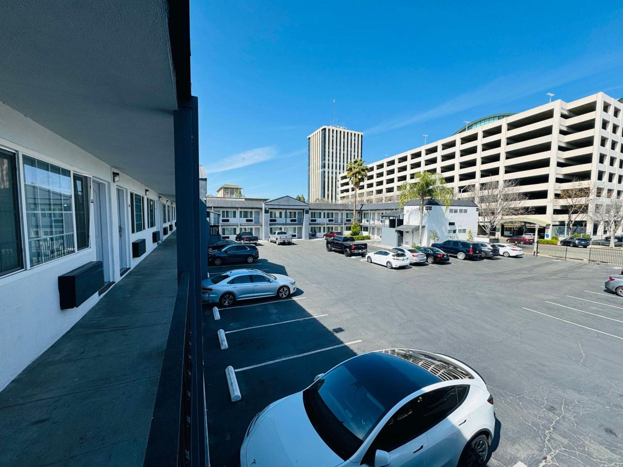 Surestay By Best Western Fresno Central Exterior foto