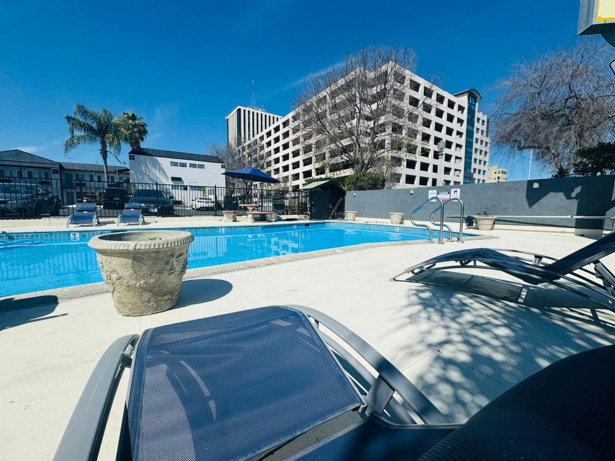 Surestay By Best Western Fresno Central Exterior foto