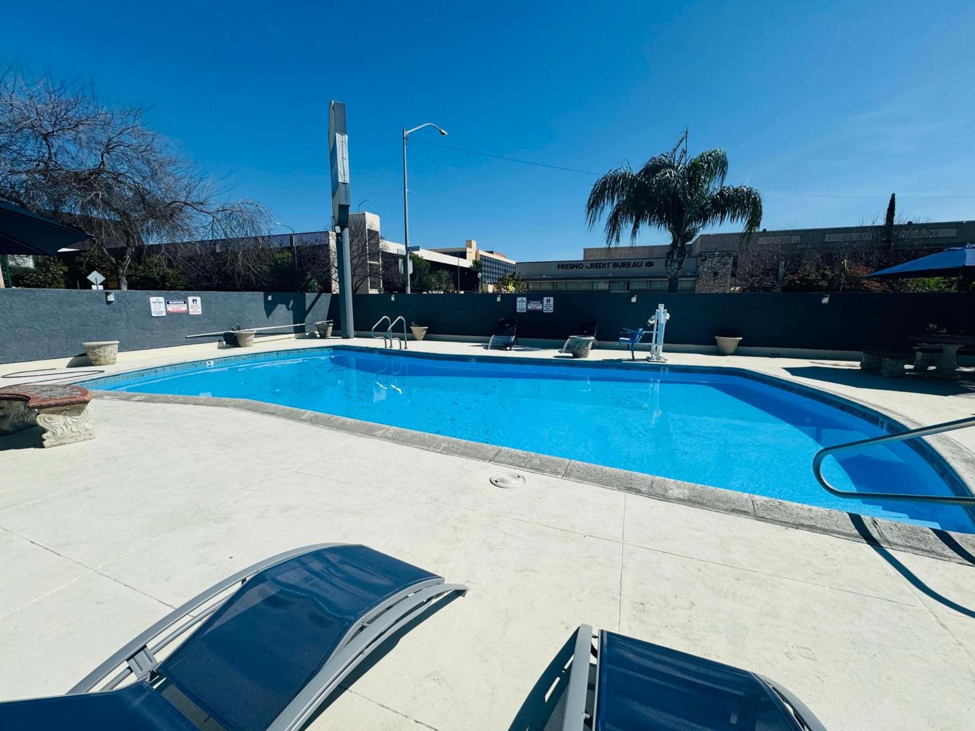 Surestay By Best Western Fresno Central Exterior foto