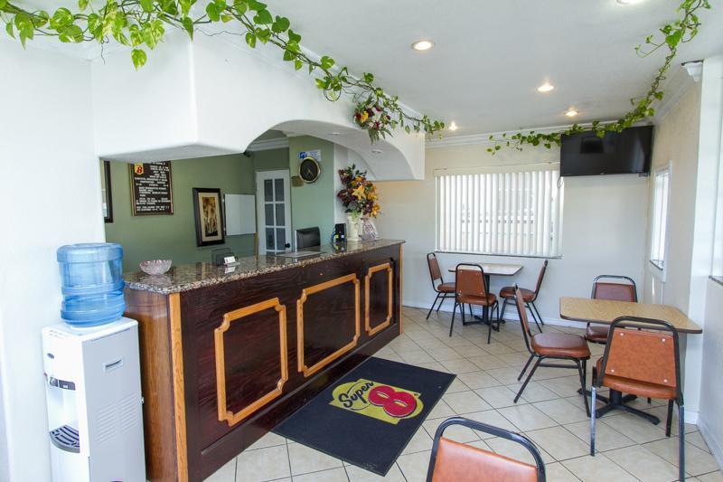 Surestay By Best Western Fresno Central Exterior foto