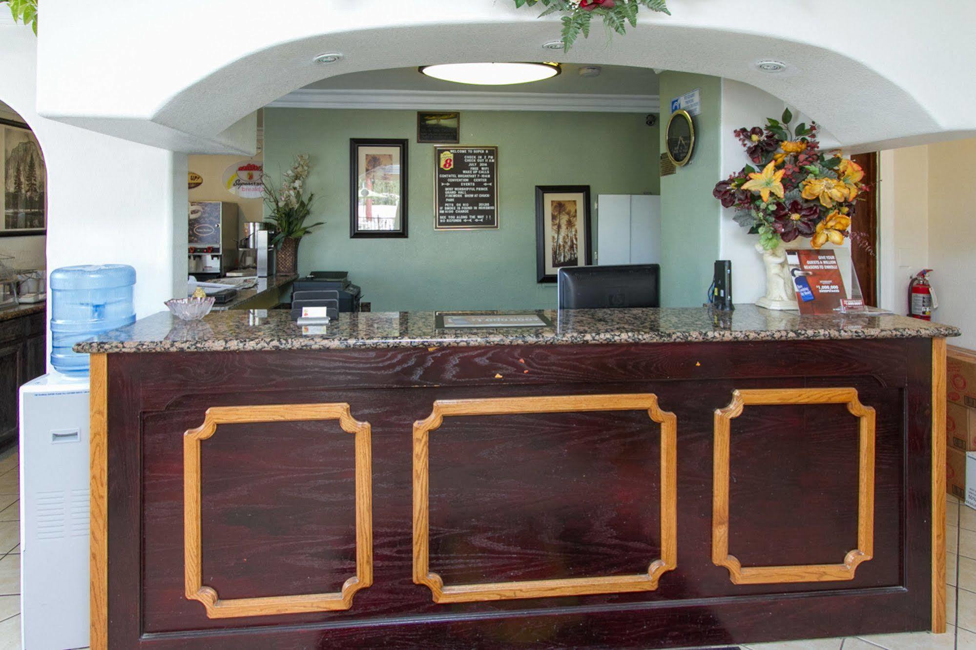 Surestay By Best Western Fresno Central Exterior foto