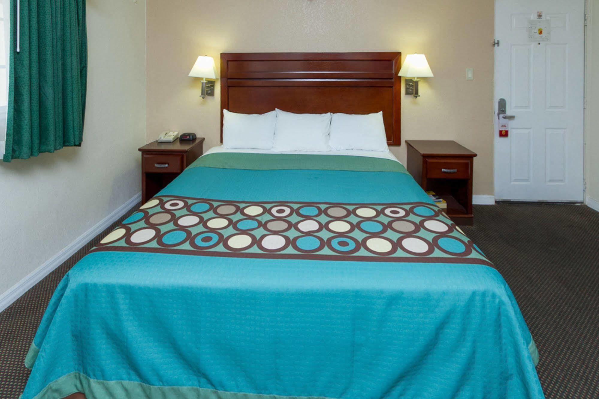 Surestay By Best Western Fresno Central Exterior foto